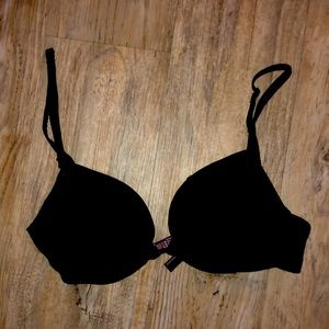 Black Victoria’s Secret bra